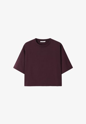 Kortemouw T-shirt met losse pasvorm en cropped lengte in donker bordeauxrood, met een ronde hals en een eenvoudig ontwerp.