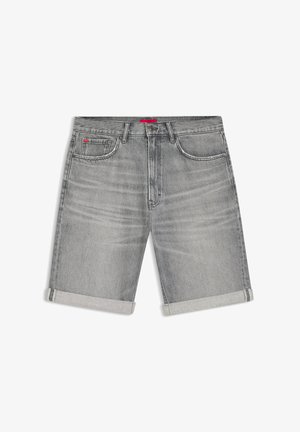 Grijze spijkershorts met opgerolde zoom, knoopsluiting aan de voorkant, riemlussen en voor- en muntzakken met een klein rood label.