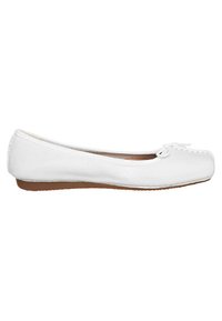 Clarks FRECKLE ICE - Klassischer Ballerina - white