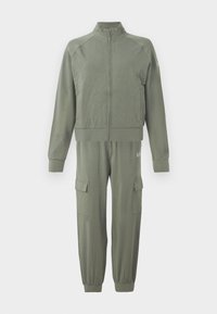 TRACKSUIT - Pantaloni sportivi - mulled basil