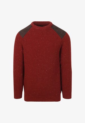 Rode gebreide trui met een geribbelde textuur, ronde hals en bruine suède schouderaccenten. De stof bevat subtiele spikkels.