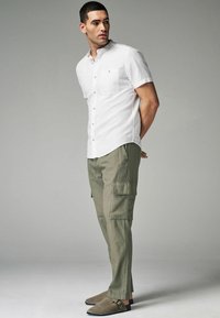 Next ELASTICATED DRAWSTRING  - REGULAR FIT - Kargopüksid - khaki green