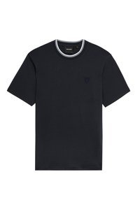 T-shirt in cotone blu navy con collo rotondo, colletto a righe bianche e grigie, e un logo ricamato scuro sul petto. Maniche corte.