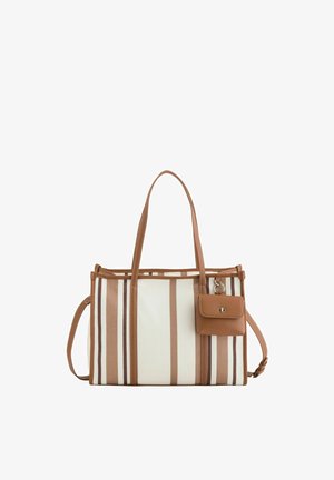 Bolsa tote a rayas marrones y crema con doble asa, correa de hombro ajustable y pequeño bolso marrón adjunto con cierre de broche.