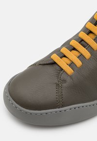 Camper PEU TOURING - Vysoké tenisky - dark green