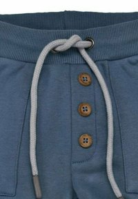 La vita dei pantaloni tuta blu presenta un cordoncino e tre bottoni di legno. Caratterizzati da una texture a coste e accenti grigi sul cordoncino.