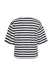 Lyhythihainen mustavalkosu striped-paitaja, jossa on pyöreä kaula-aukko. Kuviot koostuvat leveistä vaaka-urista ja rennosta leikkauksesta.