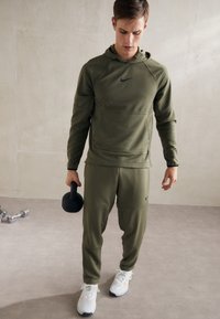 Nike Performance Jersey con capucha - medium olive/black