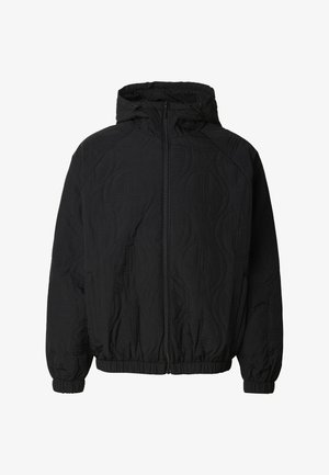 Czarna pikowana kurtka z kapturem, z fakturowanym wzorem, zamkiem błyskawicznym z przodu oraz elastycznymi mankietami i dołem dla regulowanego dopasowania.