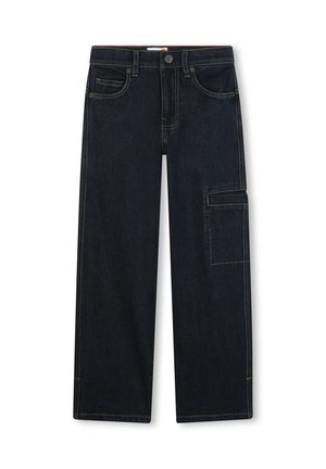 Pantaloni cargo in denim blu scuro con design a gamba dritta, dotati di tasche frontali e una grande tasca laterale con flap e cuciture a contrasto.