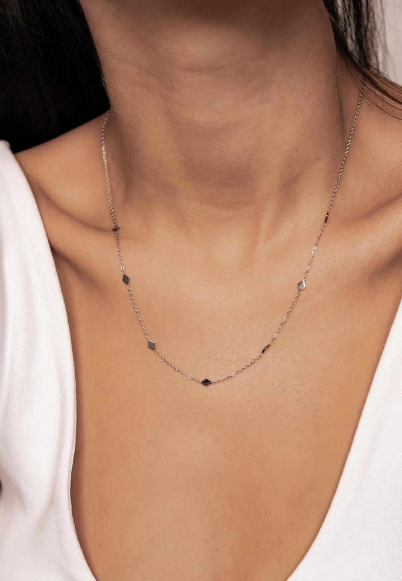 Hey Happiness DELICATE RHOMBUS NECKLACE - Collana - silberfarben