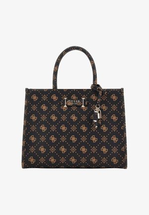 Sac à main noir Guess avec motif logo marron, deux anses, et charmes décoratifs suspendus en forme de cadenas et de clé sur fond blanc.