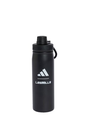 Czarna sportowa butelka na wodę z zakrętką i białym logo Adidas Les Mills z przodu.