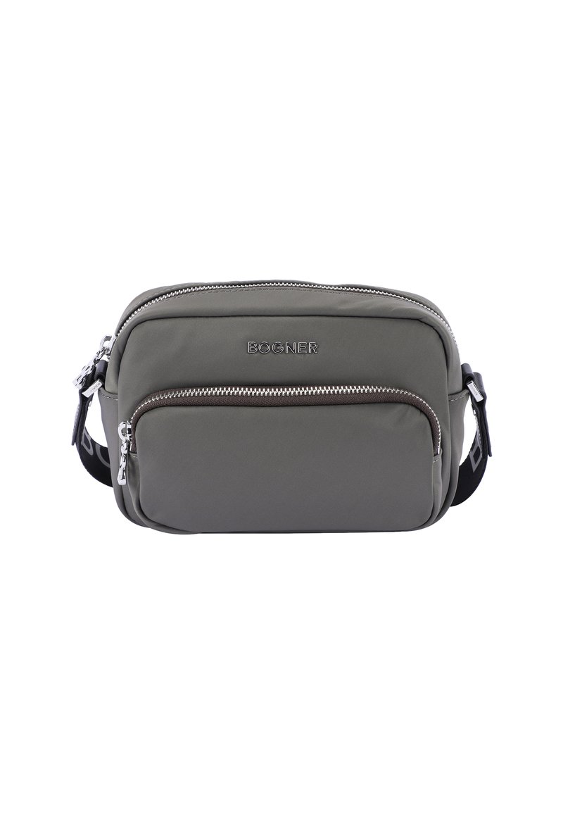 Šedá nylonová crossbody taška s dvojitými zipovými přihrádkami, nastavitelným popruhem a stříbrným kováním. Na přední straně se nachází embosované logo.