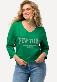 Ulla Popken À COL EN V ET MANCHES 3/4 IMPRIMÉ NOM DE VILLE - Longsleeve - green