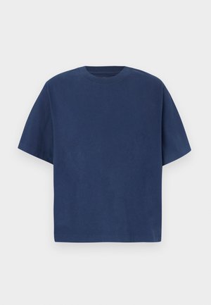 Μπλε ναυτικό βαμβακερό μπλουζάκι με κοντά μανίκια, στρογγυλή λαιμόκοψη και άνετη εφαρμογή, με λεία υφή και χωρίς ορατά σχέδια ή διακοσμητικά στοιχεία.