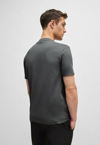 BOSS TEE - Jednoduché tričko - khaki one