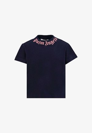 Granatowa bawełniana koszulka z okrągłym dekoltem; posiada różowy haftowany logo "Palm Angels" w gotyckim stylu na kołnierzu. Krótkie rękawy.