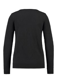 Svart långärmad tröja med subtila hjärtformade mönster stickade i tyget, ribbade ärmslut och fåll, sedd bakifrån.