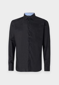 Camicia nera a maniche lunghe in tessuto liscio con chiusura frontale a bottoni, con colletto e polsini a quadretti azzurri.