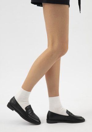 Wojas, PÓŁBUTY DAMSKIE - Slipper - black