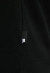 CHASIN' HELY - Hosszú ujjú felső - black