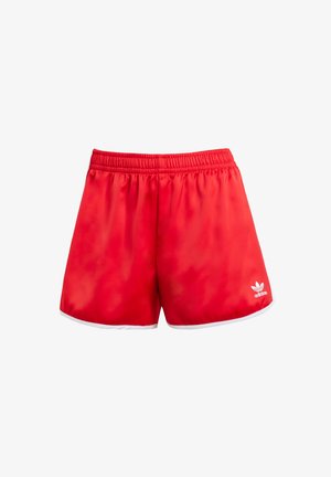 Červené športové šortky s elastickým pásom, biely lem na spodnom okraji a jemným leskom. Obsahujú logo Adidas v bielej farbe na dolnej ľavej strane.