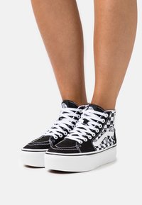 Vans SK8-HI TAPERED STACKFORM - Baskets montantes - black/true white