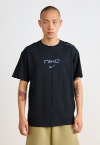 Nike Sportswear TEE - Trükipildiga T-särk - black