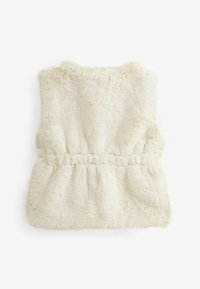 Gilet in pelliccia sintetica color crema con una texture morbida, caratterizzato da una vita arricciata e un,collo rotondo. Nessun ulteriore abbellimento.