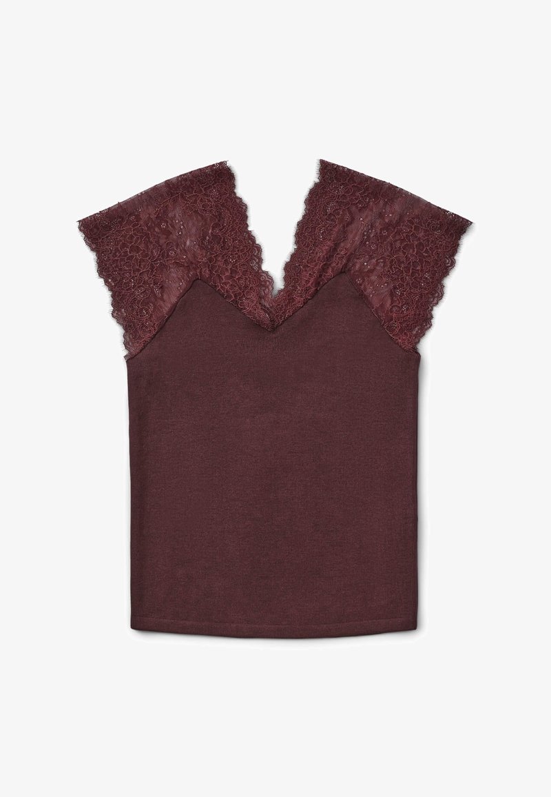Top in burgundy con pizzo decorativo lungo il girocollo. Il pizzo presenta un motivo floreale e bordi ondulati, aggiungendo texture e dettagli.