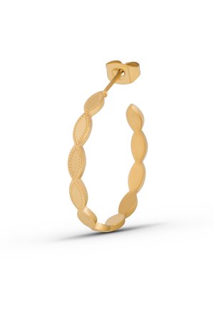 Goldener Creolen-Ohrring mit abwechselnden ovalen und Perlenmustern, ausgestattet mit einem Stecker und Schmetterlingsverschluss vor weißem Hintergrund.