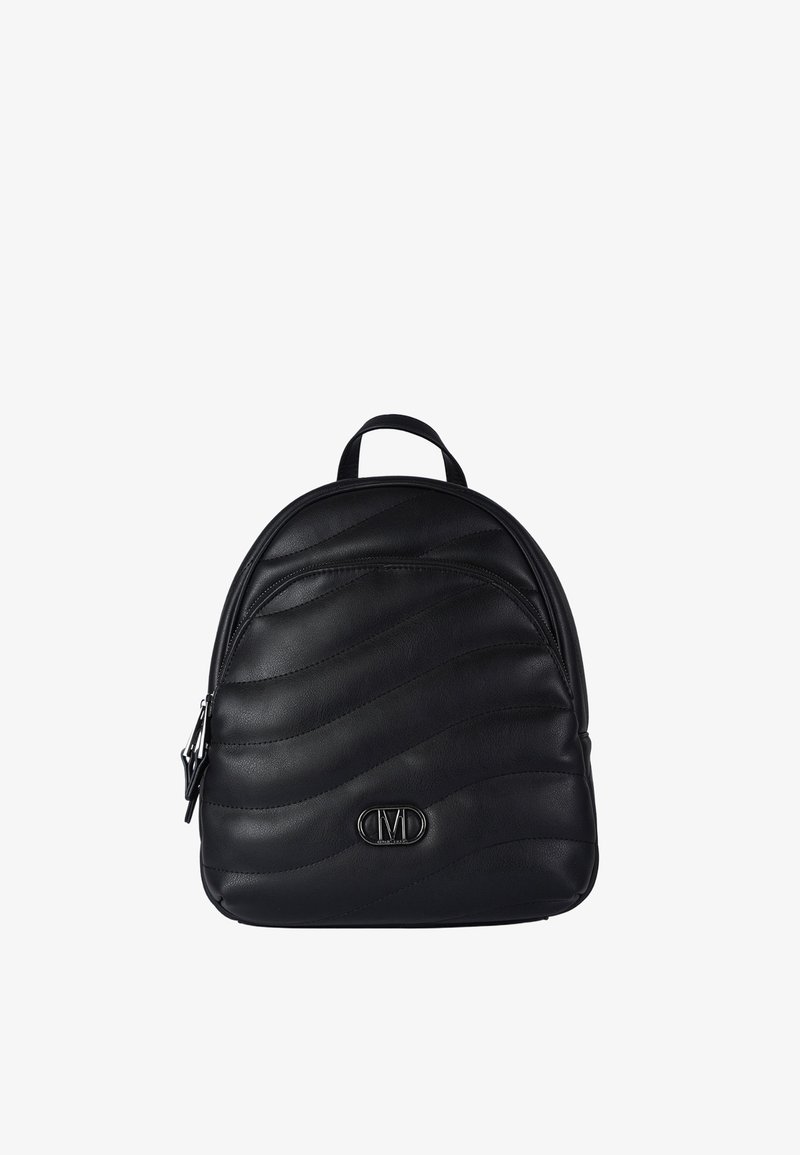 Zaino in pelle nera con motivo a onde, forma arrotondata, manico singolo sulla parte superiore, tasca frontale con cerniera e dettaglio con logo del marchio.
