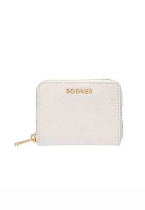 Cartera blanca de cuero texturizado con cremallera dorada y logo BOGNER en letras doradas en el frente.