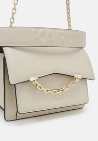 KARL LAGERFELD SEVEN GRAINY  - Rankinė - cream