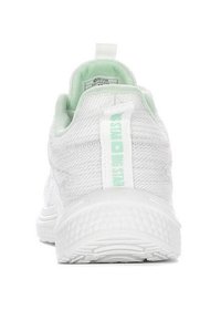 Obuwie z białą siateczkową cholewką o teksturowanym wykończeniu, miętowymi akcentami i wyraźnym uchwytem na pięcie. Widoczna gumowa podeszwa.