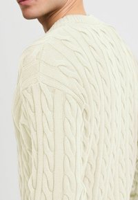 Solid Sweter