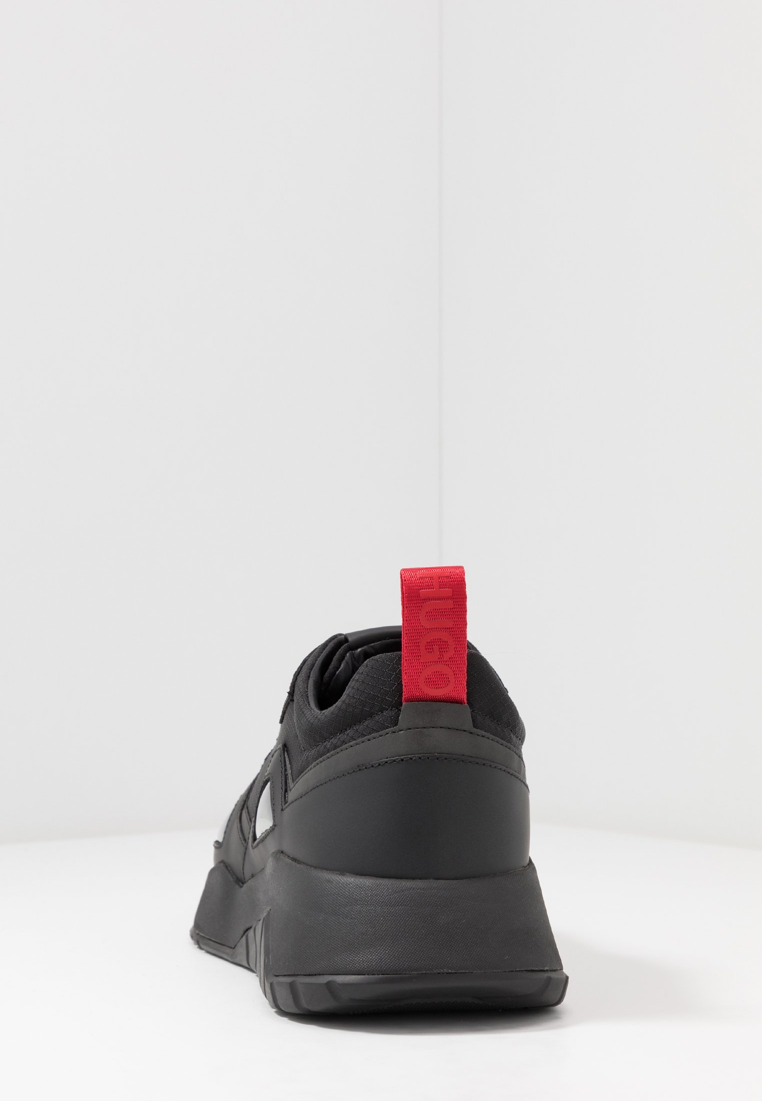 hugo atom runn black