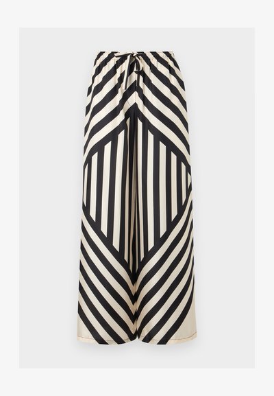 Παντελόνια με φαρδιά μπατζάκια, μαύρες και λευκές διαγώνιες και κάθετες ρίγες, ελαστική μέση και δέσιμο μπροστά.