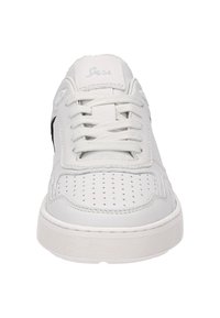 Weiße Ledersneaker mit perforierten Details, runder Zehenpartie, flacher Gummisohle und kontrastierenden schwarzen Akzenten an der Seite. Schnürdesign an der Vorderseite.