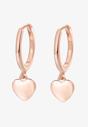 Orecchini a cerchio in oro rosa con un pendente a forma di cuore liscio, attaccato da un piccolo anello. Contrassegnati con "S925" per la qualità dell'argento sterling.