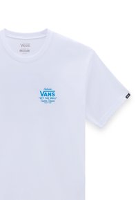 Vit bomull t-shirt med klassisk passform, med en blå "VANS OFF THE WALL"-logotyp på bröstet och en liten svart etikett på ärmen.