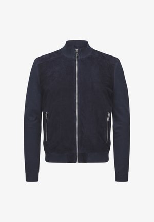 Marineblaue Herrenjacke mit Reißverschluss, geripptem Kragen, Bündchen und Saum, mit zwei vorderen Reißverschlusstaschen.