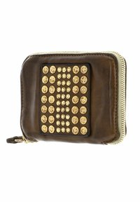 Portafoglio in pelle marrone con embellishment a borchie dorate sul davanti, chiusura a zip e dettaglio della zip beige a contrasto.