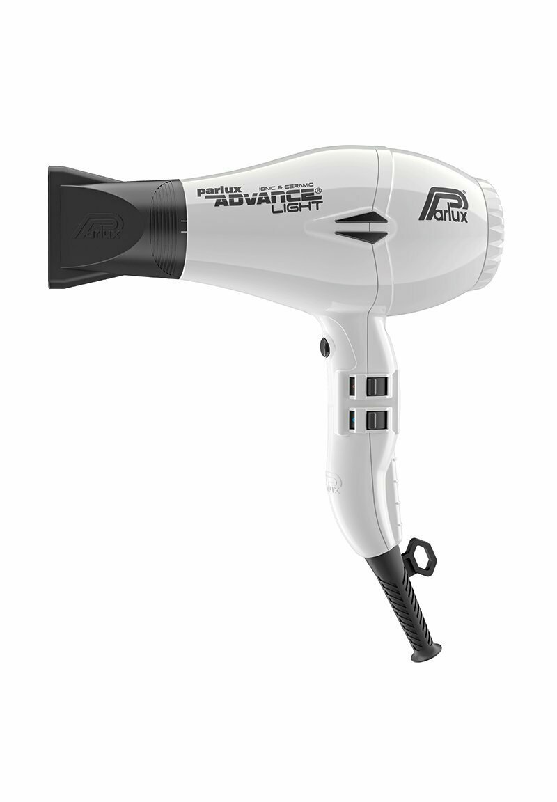 Parlux Advance Light hårtørrer i hvid med sort dyse, med en tekstureret greb, knapper til varme- og hastighedsindstillinger og en ophængsløkke.