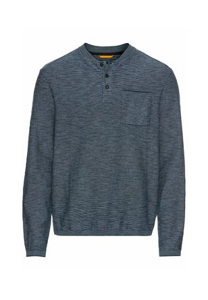 Chemise à manches longues pour homme, marine avec des rayures bleu clair, style henley, patte de boutonnage à trois boutons, poche poitrine unique, col et poignets côtelés.