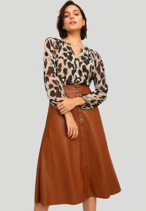 Falda acampanada - mahogany