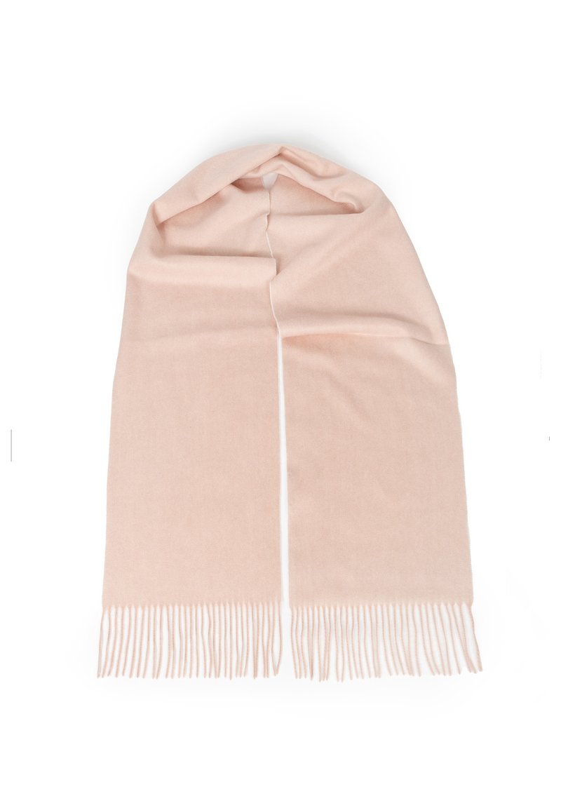 Jasnoróżowy, frędzlowany szalik wykonany z miękkiego materiału, charakteryzujący się gładką teksturą i prostym, prostokątnym kształtem bez dodatkowych wzorów.