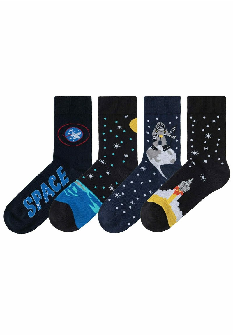 Vier Paare marineblaue Socken mit weltraumthematischem Design: eines zeigt den Text "SPACE", die anderen stellen Planeten, Sterne und eine Rakete dar, jeweils in unterschiedlichen Farben und Mustern.