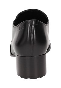 Chaussure en cuir noir avec une finition lisse, une forme arrondie, un talon bas et des coutures visibles le long de l'arrière.